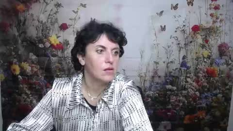 Snapshot of luciami chatting on 09-22-25, 05:09 LuciaMi online show from 09-22-25, 05:09