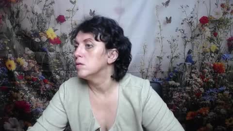 Snapshot of luciami chatting on 10-07-25, 05:10 LuciaMi online show from 10-07-25, 05:10
