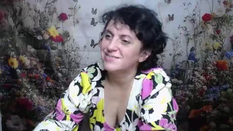 Snapshot of luciami chatting on 10-08-25, 05:54 LuciaMi online show from 10-08-25, 05:54