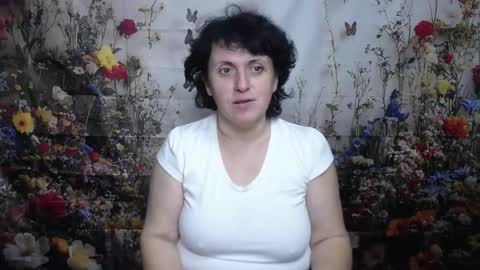 Snapshot of luciami chatting on 10-12-25, 05:06 LuciaMi online show from 10-12-25, 05:06