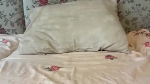 Mysterious Girl online show from 10-31-25, 07:09