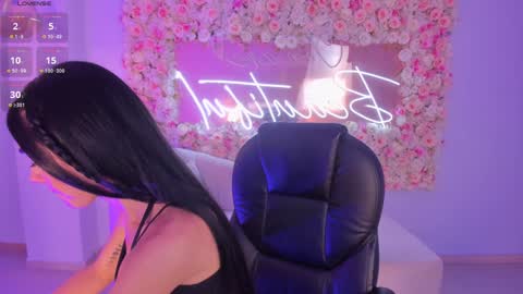 Snapshot of lucianamiller_ chatting on 12-21-24, 03:47 Luciana Miller online show from 12-21-24, 03:47