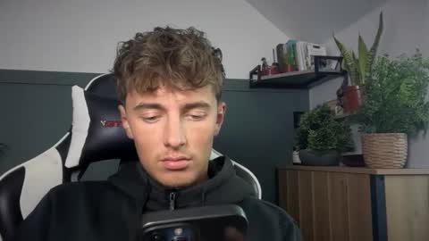 Snapshot of luciancrowe chatting on 09-21-25, 04:41 Lucian online show from 09-21-25, 04:41