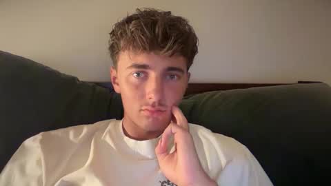 Snapshot of luciancrowe chatting on 10-01-25, 01:55 Lucian online show from 10-01-25, 01:55