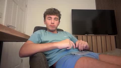 Snapshot of luciancrowe chatting on 11-10-25, 12:31 Lucian online show from 11-10-25, 12:31