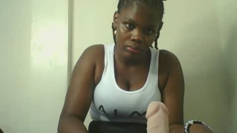 Snapshot of luciaresa chatting on 07-14-26, 12:00 luciaresa online show from 07-14-26, 12:00