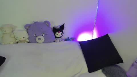 Snapshot of lucie_angel chatting on 06-12-26, 02:10 Lucie Grey online show from 06-12-26, 02:10