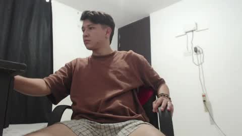 Snapshot of lucifeeer_666 chatting on 04-26-26, 08:28 Fernando online show from 04-26-26, 08:28