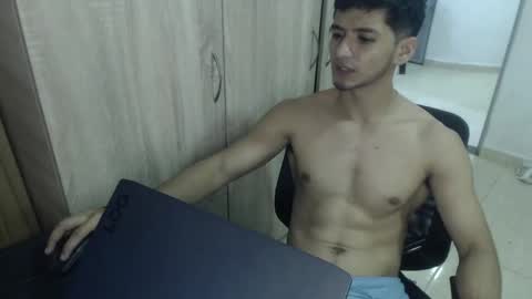 Snapshot of lucifferr_ chatting on 03-08-25, 02:01 leonel online show from 03-08-25, 02:01