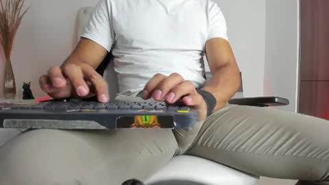 Snapshot of lucii_fer_ chatting on 04-25-26, 12:08 Leo online show from 04-25-26, 12:08