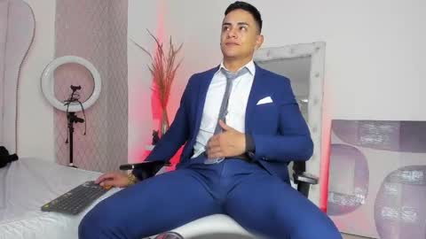 Snapshot of lucii_fer_ chatting on 05-04-26, 12:01 Leo online show from 05-04-26, 12:01