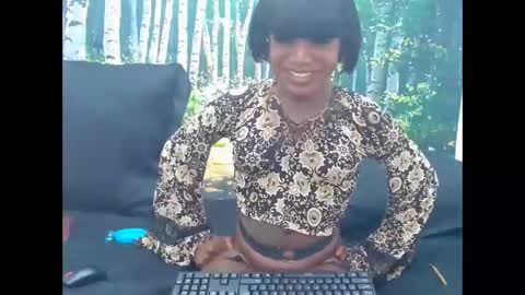 Snapshot of lucile_carrie chatting on 06-10-26, 09:14 Lucile Carrie online show from 06-10-26, 09:14