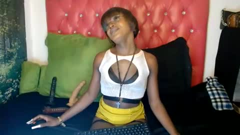 Snapshot of lucile_carrie chatting on 06-19-26, 09:51 Lucile Carrie online show from 06-19-26, 09:51