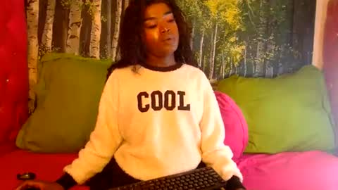 Snapshot of lucile_carrie chatting on 07-21-26, 07:00 Lucile Carrie online show from 07-21-26, 07:00