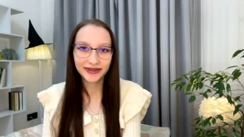 Snapshot of lucinapahl chatting on 12-01-25, 04:45 Samanta online show from 12-01-25, 04:45