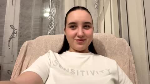 Snapshot of lucindapano chatting on 12-13-25, 09:53 Sofia online show from 12-13-25, 09:53