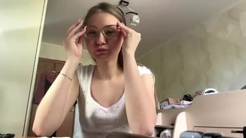 Snapshot of lucindascercy chatting on 05-28-26, 06:21 Maya online show from 05-28-26, 06:21