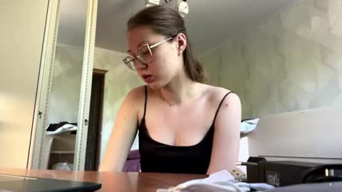 Snapshot of lucindascercy chatting on 06-16-26, 06:49 Maya online show from 06-16-26, 06:49