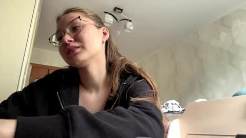 Snapshot of lucindascercy chatting on 06-22-26, 06:10 Maya online show from 06-22-26, 06:10