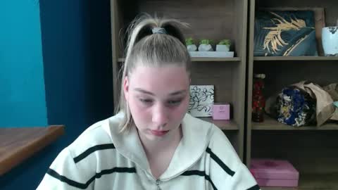 Snapshot of lucky_barbie chatting on 05-11-26, 02:45 Grace online show from 05-11-26, 02:45