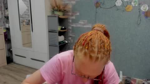 lucky_licky20 online show from 12-17-25, 01:55