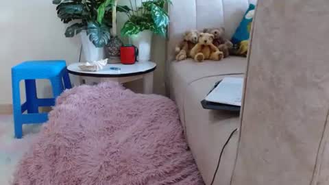 Snapshot of luckyawesome chatting on 12-31-24, 07:42 Crisiah online show from 12-31-24, 07:42