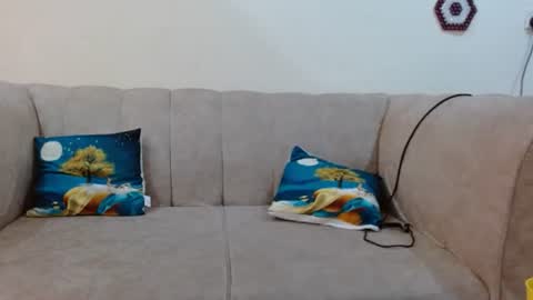 Snapshot of luckyawesome chatting on 02-02-25, 04:48 Crisiah online show from 02-02-25, 04:48