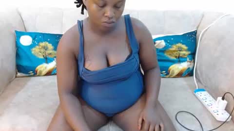 Snapshot of luckyawesome chatting on 02-13-25, 07:13 Crisiah online show from 02-13-25, 07:13