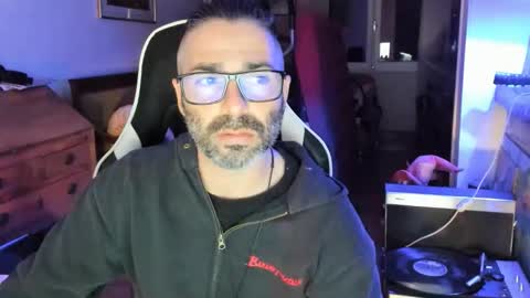 Snapshot of luckydrakex chatting on 12-18-25, 06:47 Lucky online show from 12-18-25, 06:47