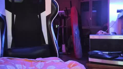 Snapshot of luckydrakex chatting on 02-18-26, 06:37 Lucky online show from 02-18-26, 06:37