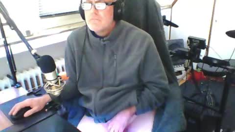 Snapshot of luckyfreak1 chatting on 04-25-26, 01:41 call me Stefan online show from 04-25-26, 01:41