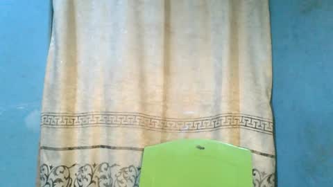 Snapshot of luckymadequeen chatting on 06-20-26, 06:11 Gloria online show from 06-20-26, 06:11