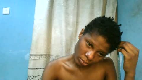 Snapshot of luckymadequeen chatting on 06-23-26, 02:31 Gloria online show from 06-23-26, 02:31