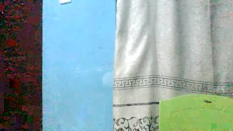 Snapshot of luckymadequeen chatting on 06-25-26, 12:10 Gloria online show from 06-25-26, 12:10
