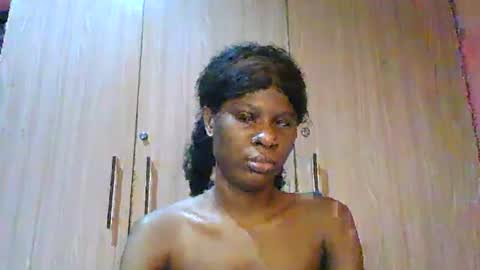 Snapshot of luckymadequeen chatting on 07-26-26, 02:42 Gloria online show from 07-26-26, 02:42