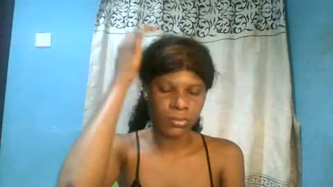 Snapshot of luckymadequeen chatting on 07-29-26, 03:48 Gloria online show from 07-29-26, 03:48