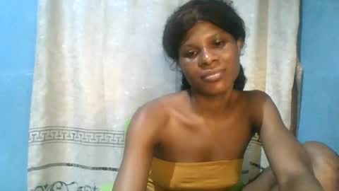 Snapshot of luckymadequeen chatting on 07-30-26, 11:48 Gloria online show from 07-30-26, 11:48