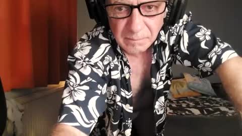 Snapshot of luckypuppy222 chatting on 06-25-26, 01:38 luckypuppy222 online show from 06-25-26, 01:38