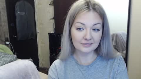 Snapshot of luckyshotgirl chatting on 12-11-24, 12:55 LuckyShot online show from 12-11-24, 12:55