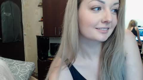 Snapshot of luckyshotgirl chatting on 01-23-25, 05:21 LuckyShot online show from 01-23-25, 05:21