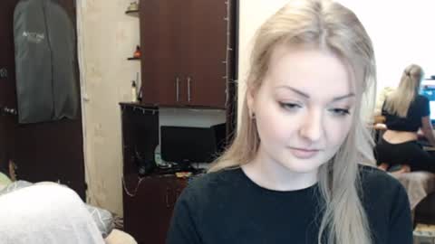 Snapshot of luckyshotgirl chatting on 02-20-25, 01:19 LuckyShot online show from 02-20-25, 01:19