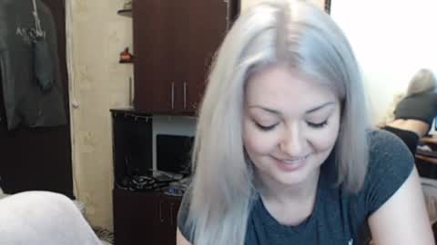 Snapshot of luckyshotgirl chatting on 11-21-25, 04:05 LuckyShot online show from 11-21-25, 04:05