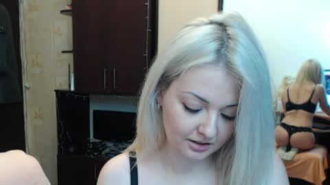 Snapshot of luckyshotgirl chatting on 04-19-26, 11:09 LuckyShot online show from 04-19-26, 11:09