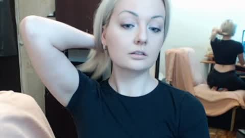 Snapshot of luckyshotgirl chatting on 05-31-26, 06:04 LuckyShot online show from 05-31-26, 06:04