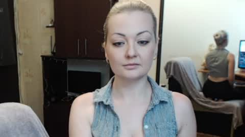Snapshot of luckyshotgirl chatting on 06-25-26, 11:37 LuckyShot online show from 06-25-26, 11:37