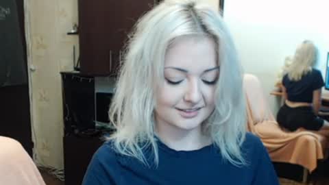 Snapshot of luckyshotgirl chatting on 07-04-26, 06:03 LuckyShot online show from 07-04-26, 06:03