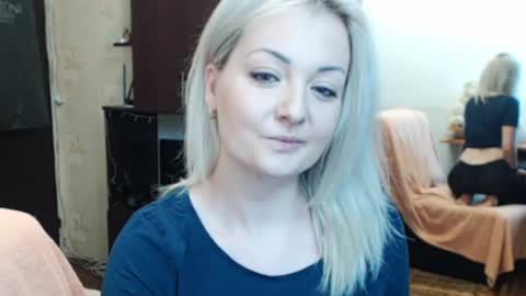 Snapshot of luckyshotgirl chatting on 07-08-26, 12:53 LuckyShot online show from 07-08-26, 12:53