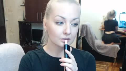 Snapshot of luckyshotgirl chatting on 07-14-26, 04:34 LuckyShot online show from 07-14-26, 04:34