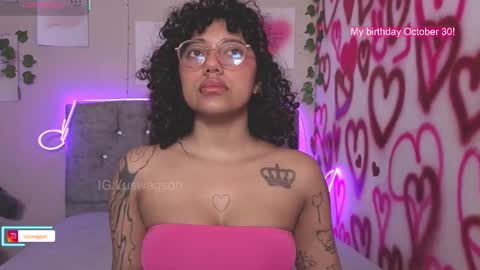 Luanis online show from 10-25-25, 05:15