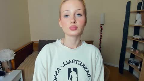 Snapshot of luckyy_tickets_ chatting on 03-01-26, 07:54 Alice online show from 03-01-26, 07:54